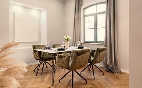 New Luxus Suite I Two Kingbeds I Center